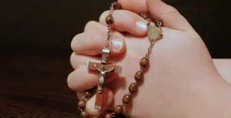 ¿Cómo rezar la novena?